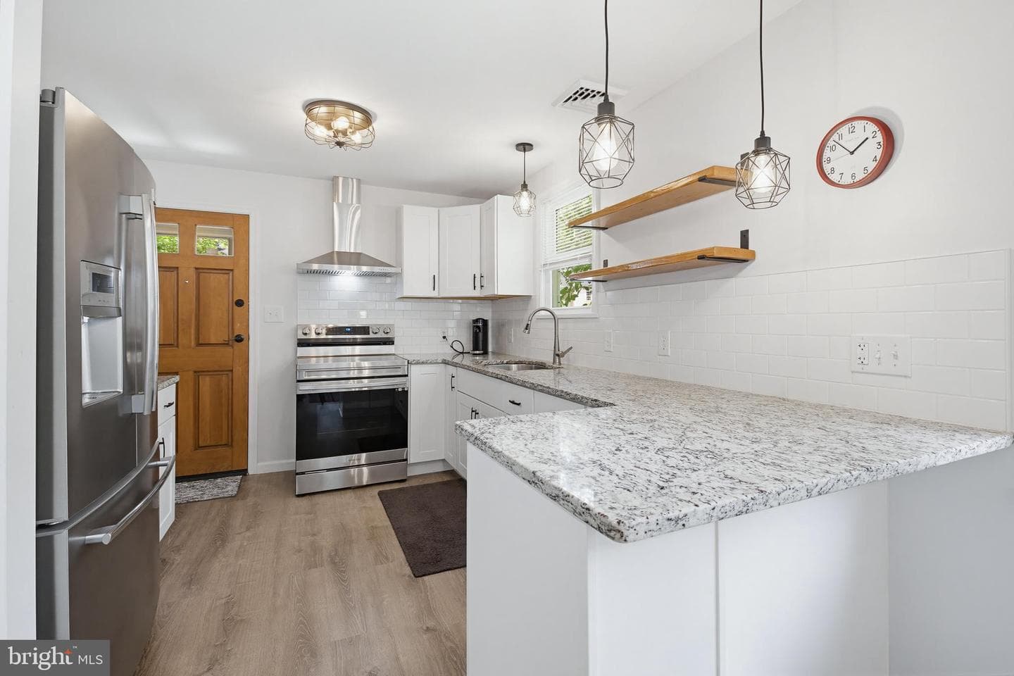 139 Montrose Avenue photo 11