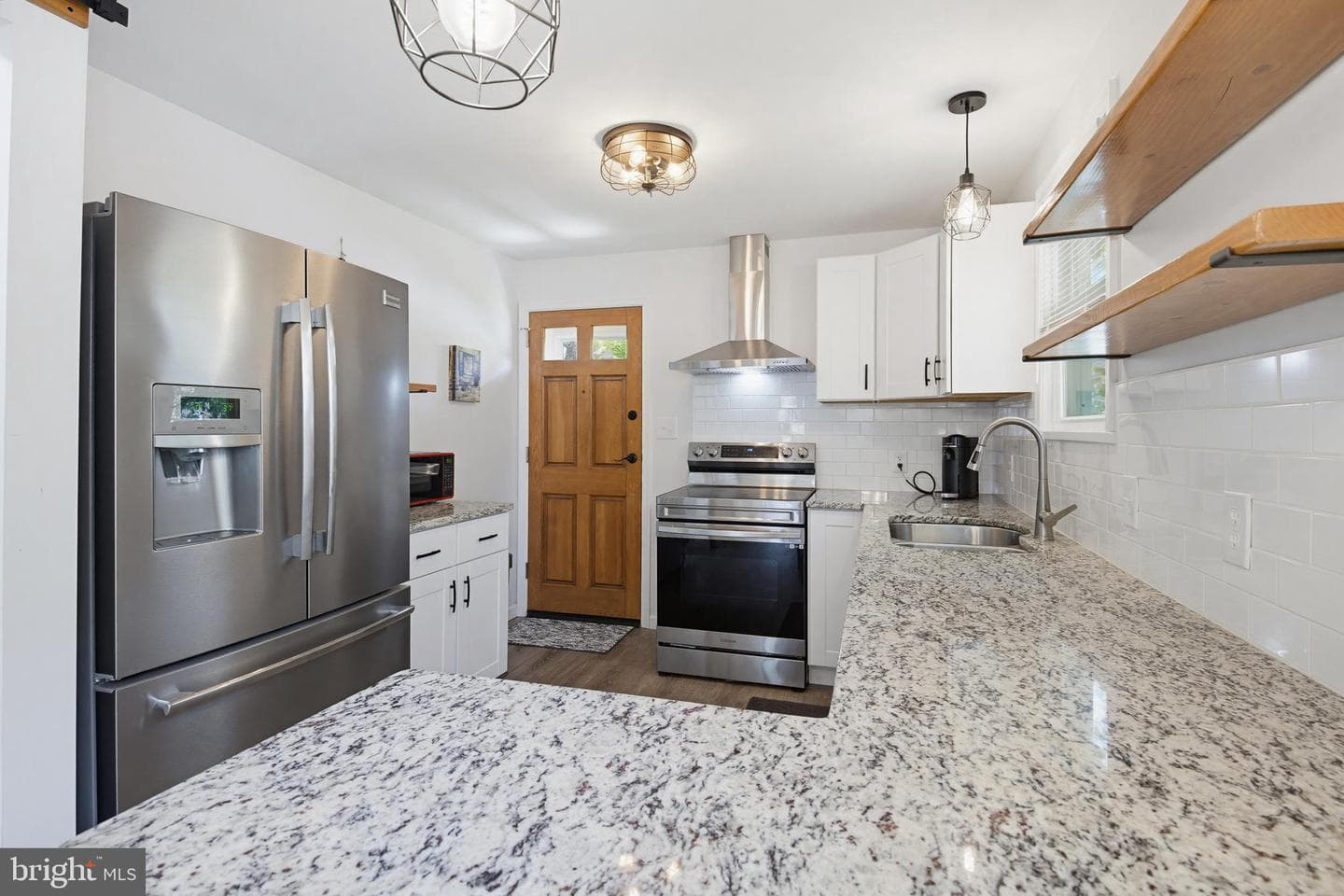 139 Montrose Avenue photo 12