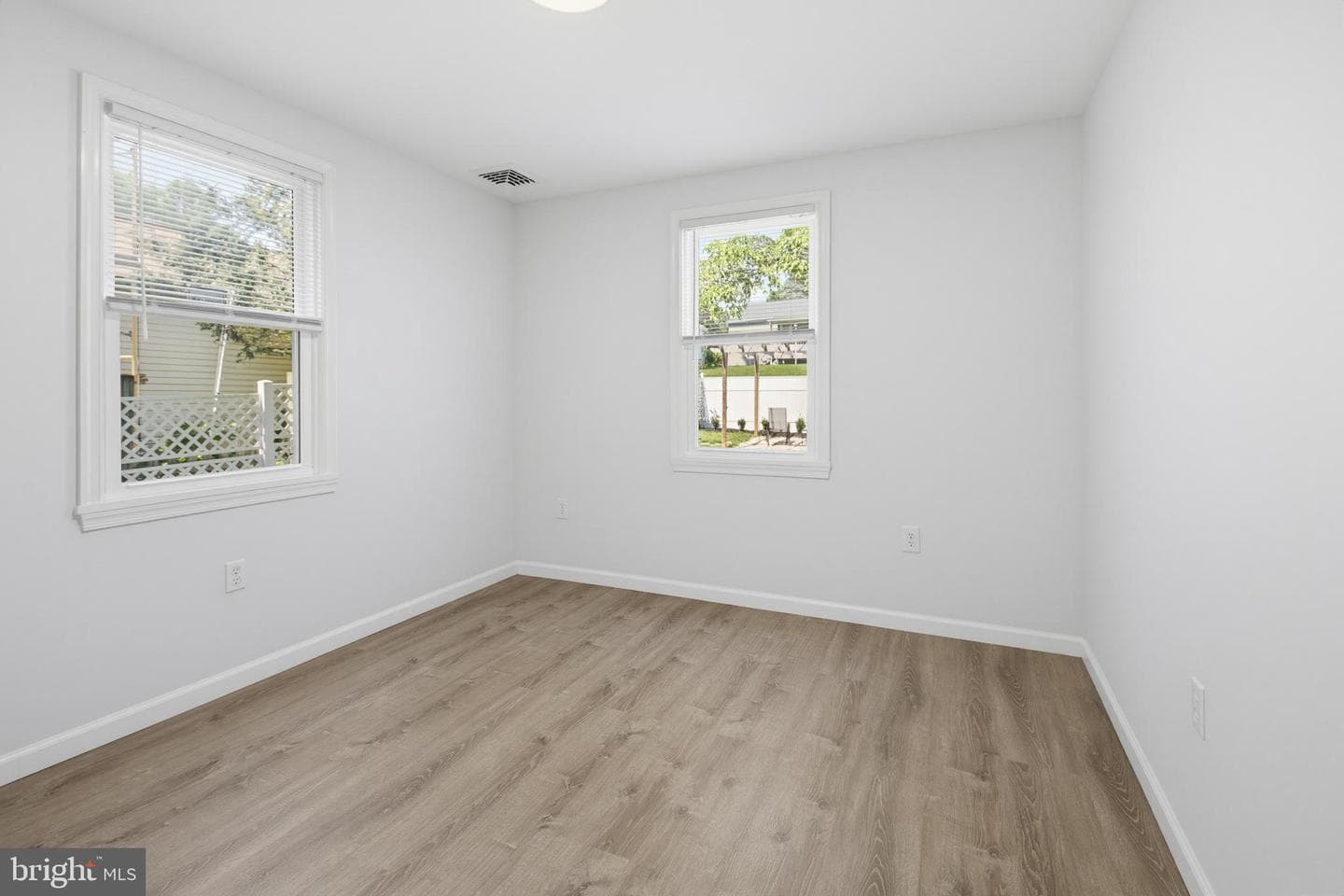 139 Montrose Avenue photo 17