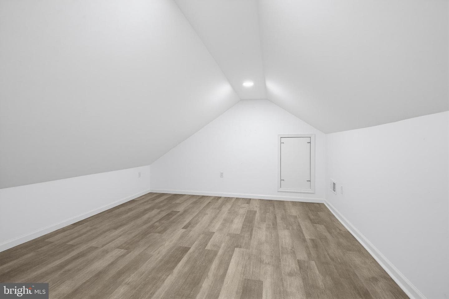 139 Montrose Avenue photo 22