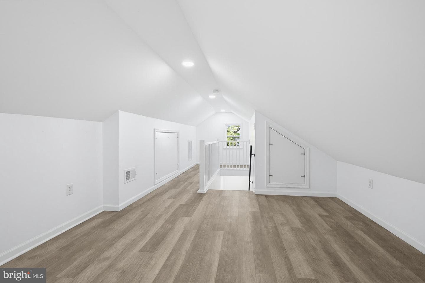 139 Montrose Avenue photo 23