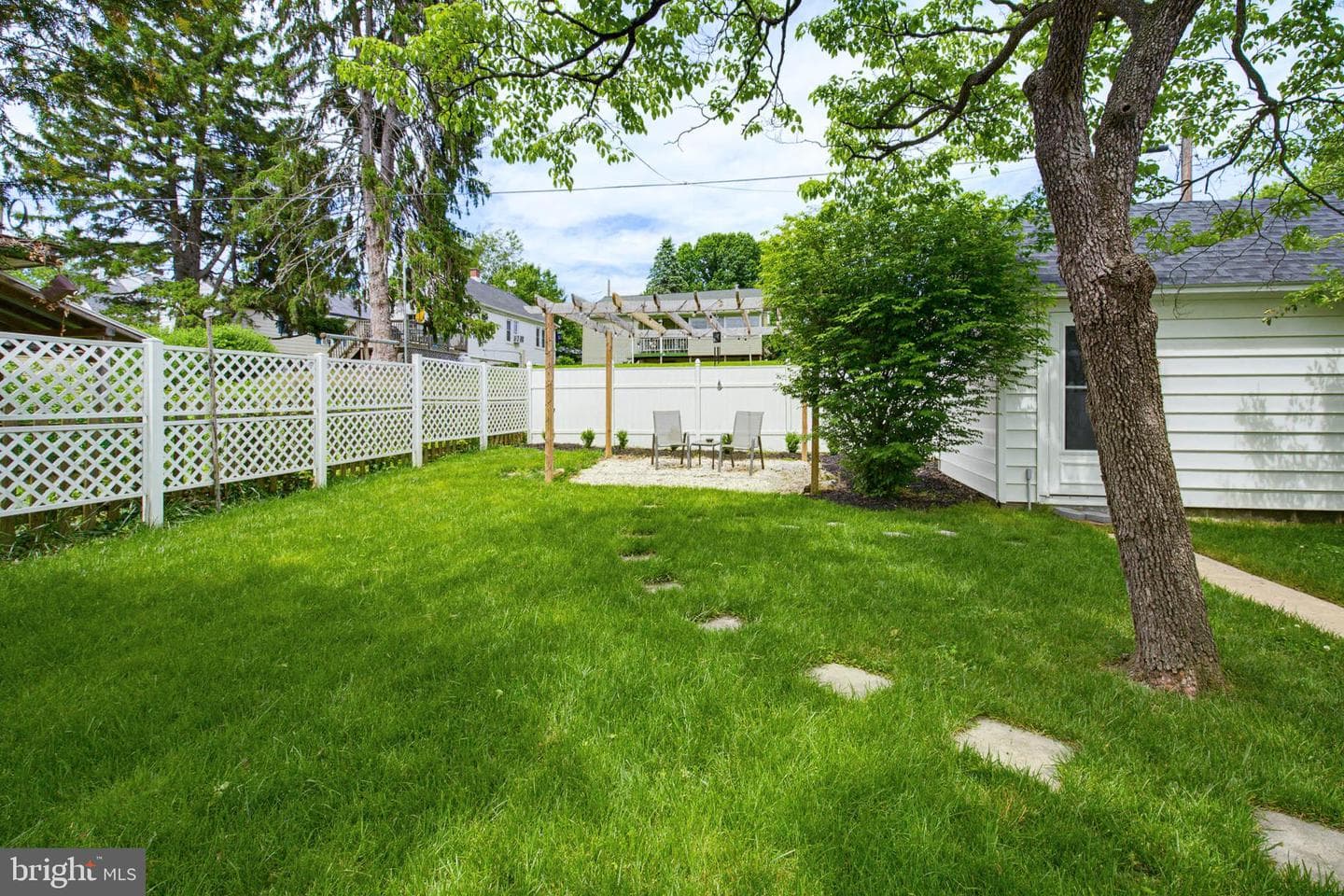 139 Montrose Avenue photo 34