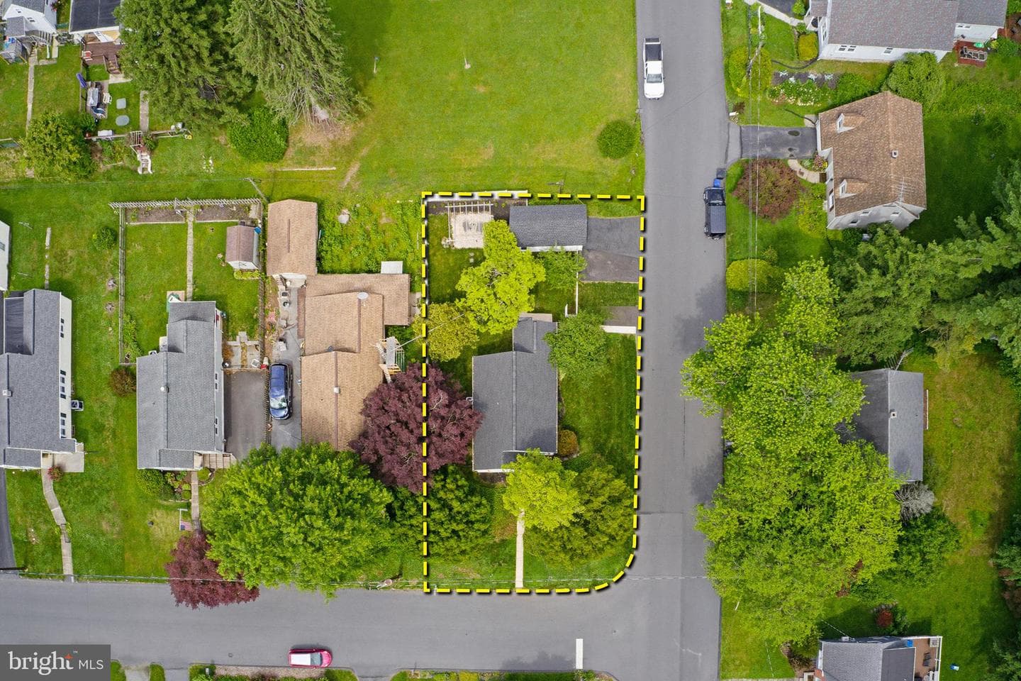 139 Montrose Avenue photo 38