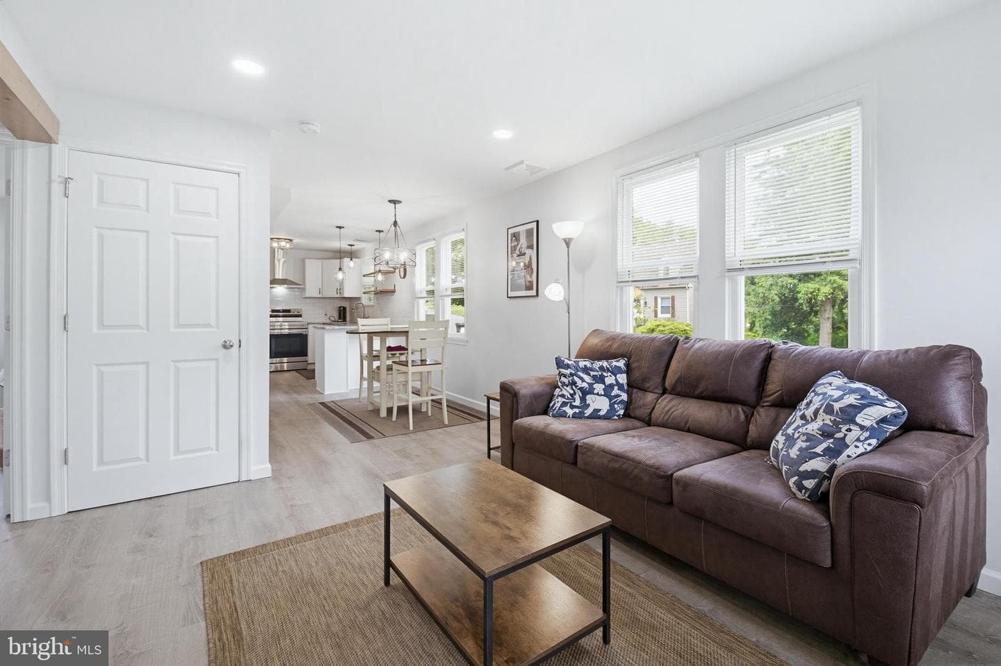 139 Montrose Avenue photo 6