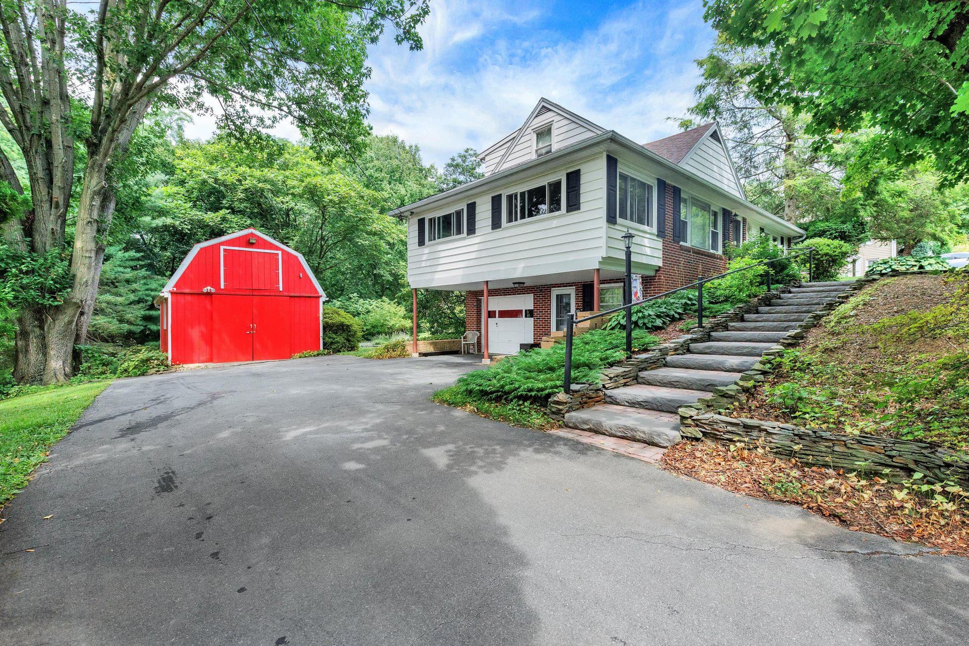 67 Shady Ln Dr photo 2