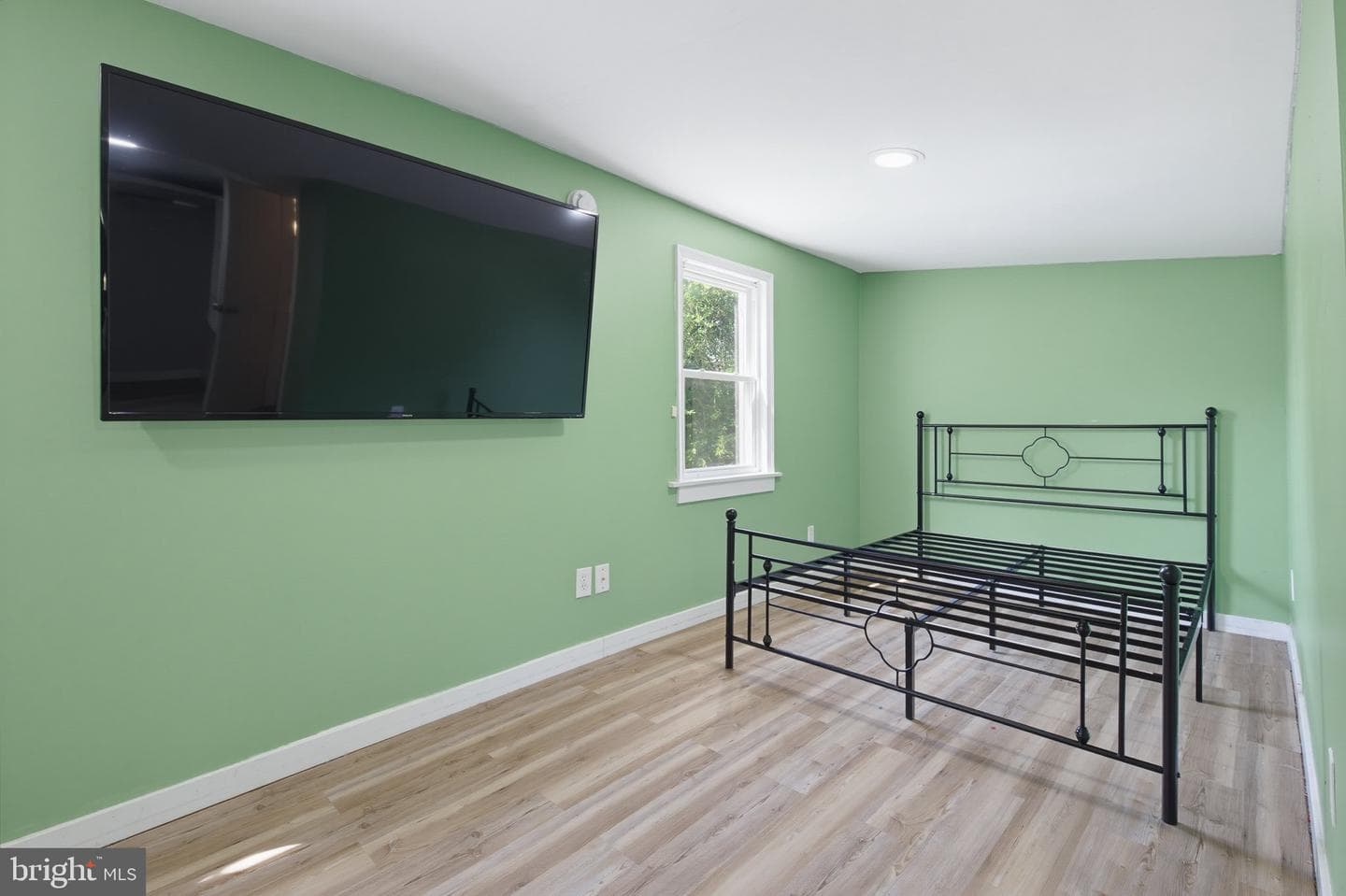 2624 Duke Street photo 17