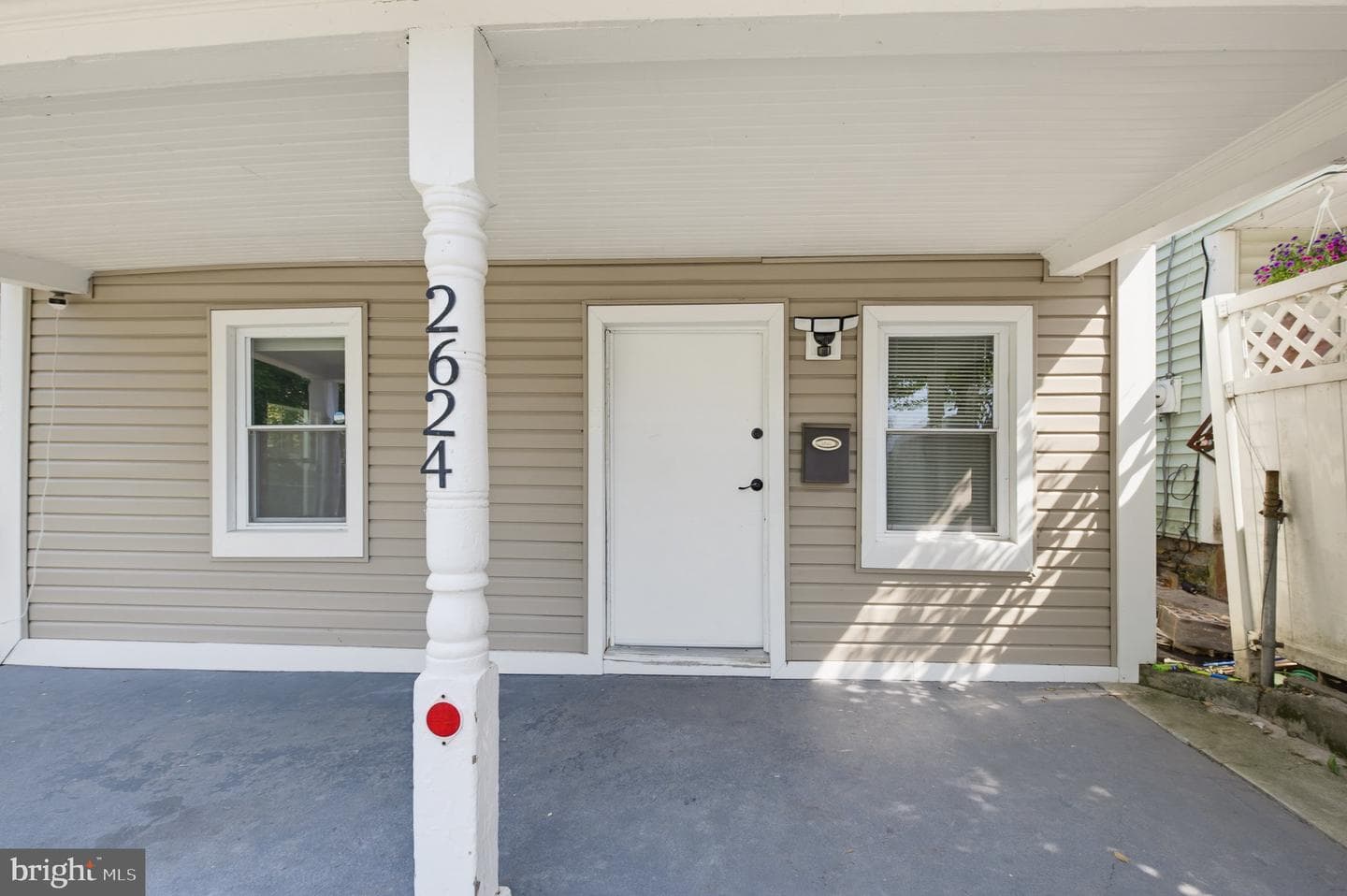 2624 Duke Street photo 3