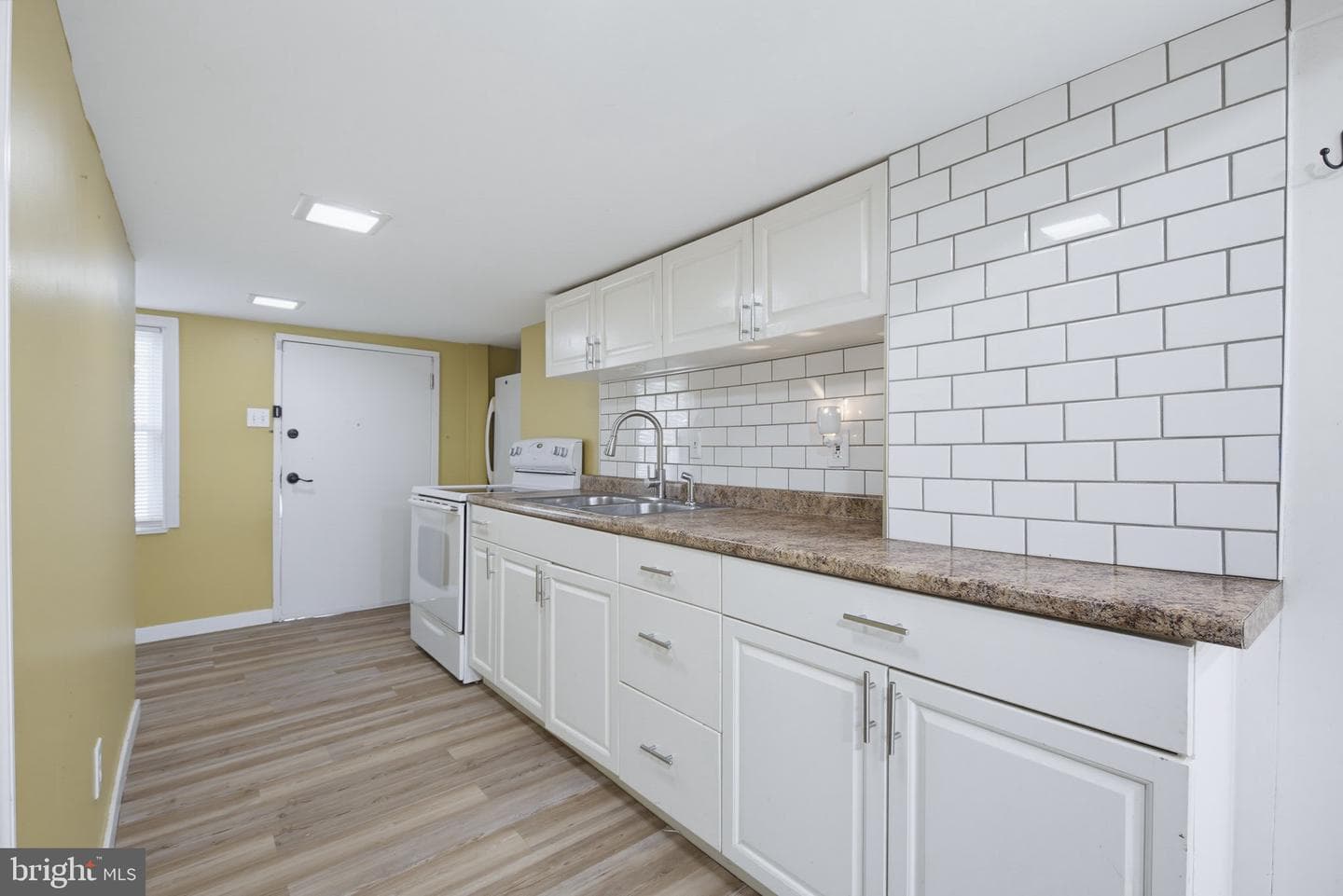 2624 Duke Street photo 4