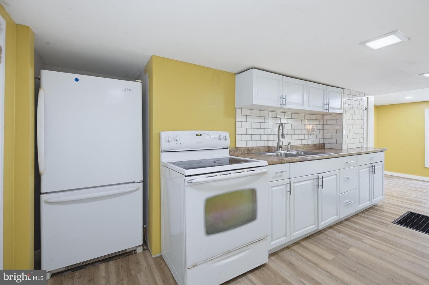 2624 Duke Street photo 5