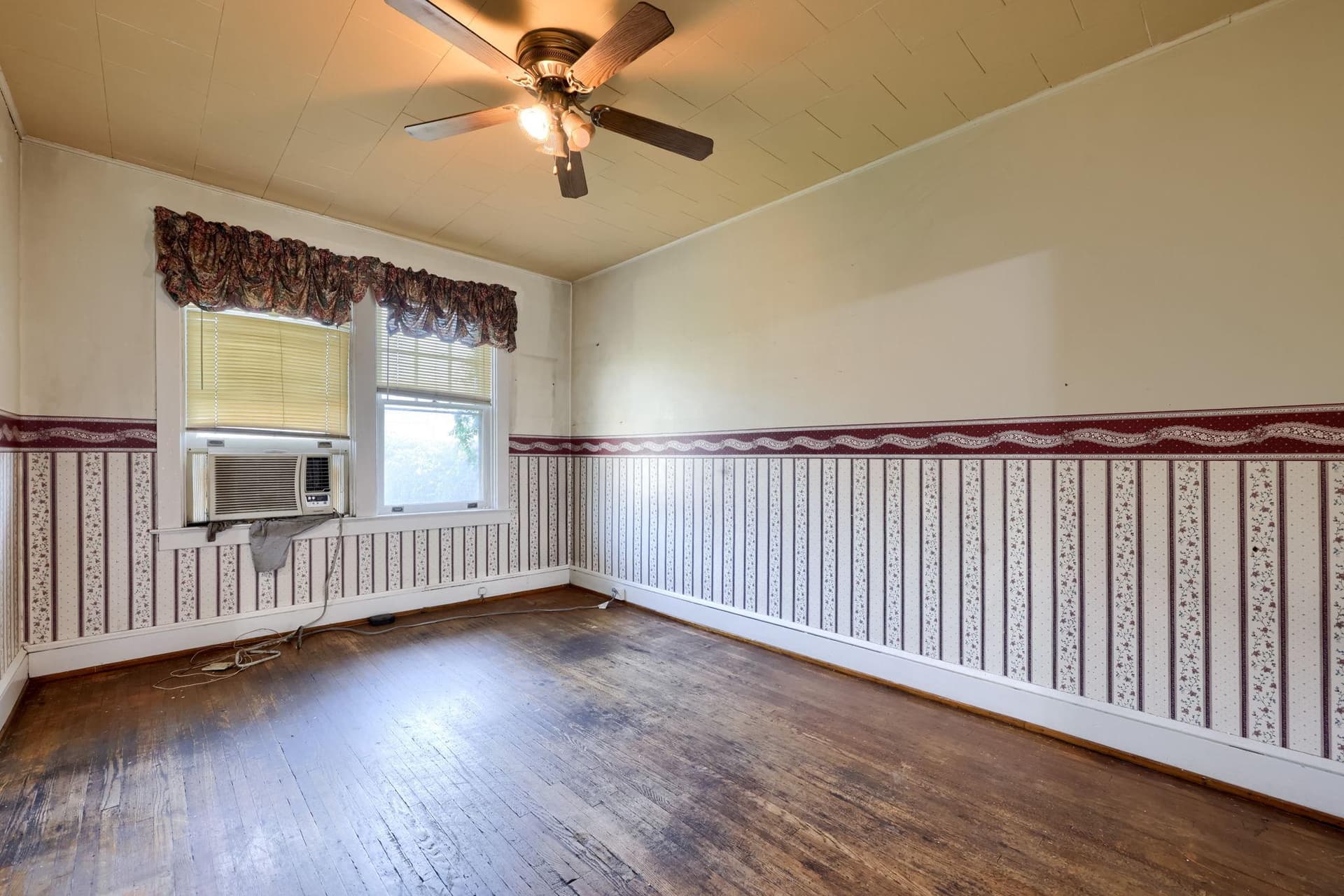 364 E Liberty Street photo 12