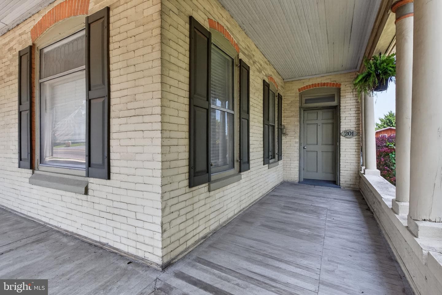 201 W Main Street photo 4