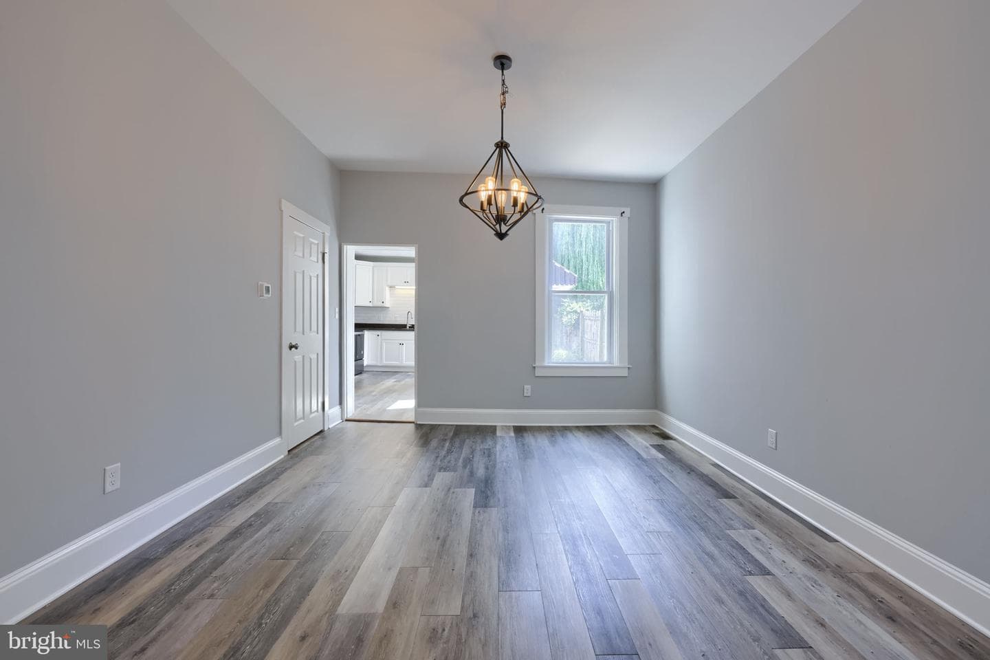 248 E Walnut Street photo 11