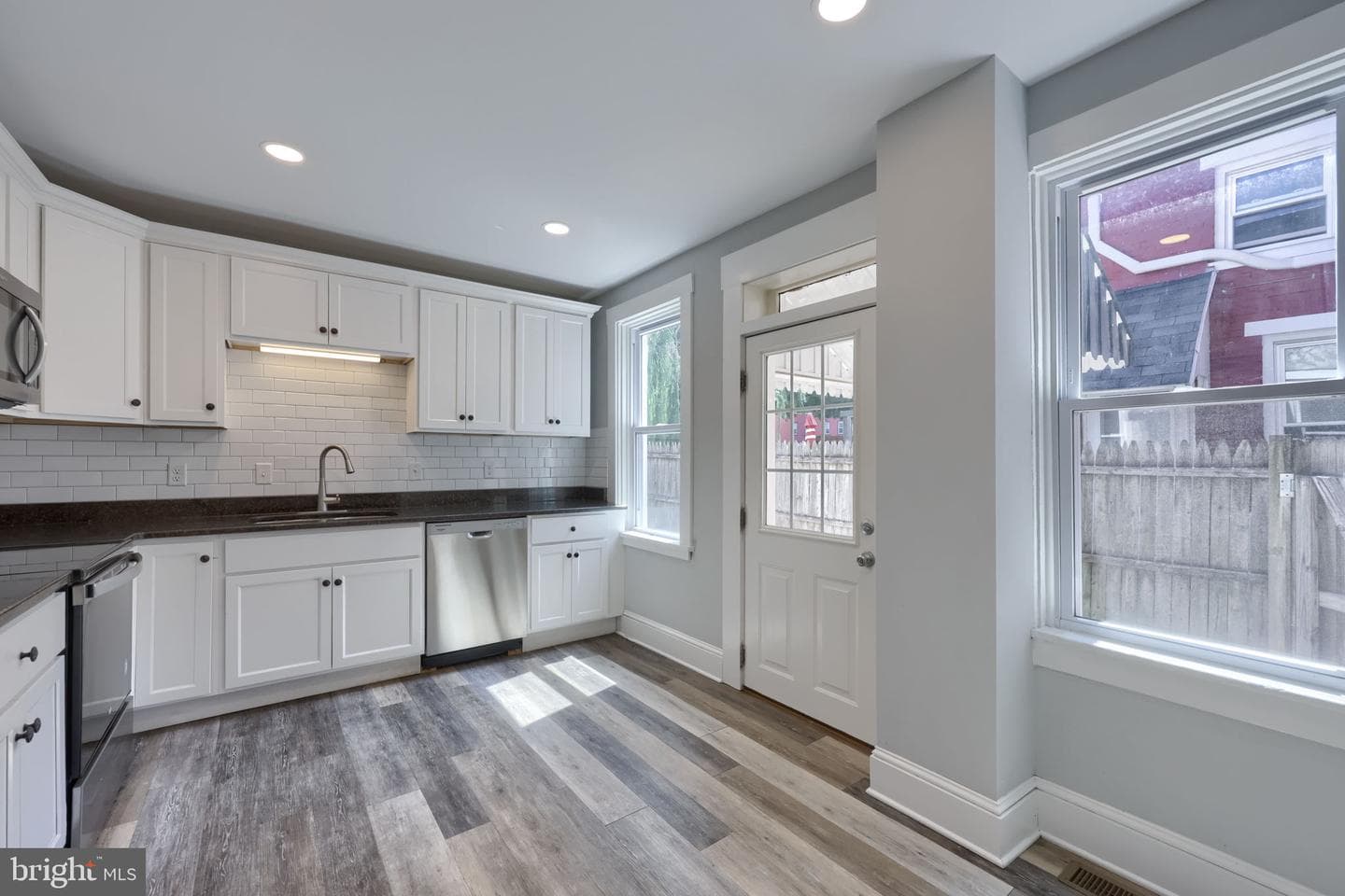 248 E Walnut Street photo 16