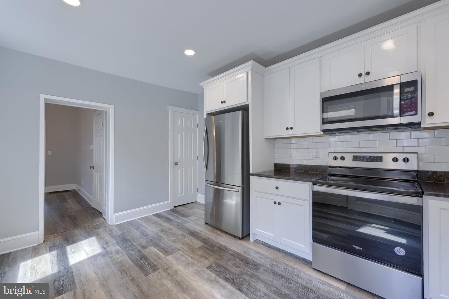 248 E Walnut Street photo 19