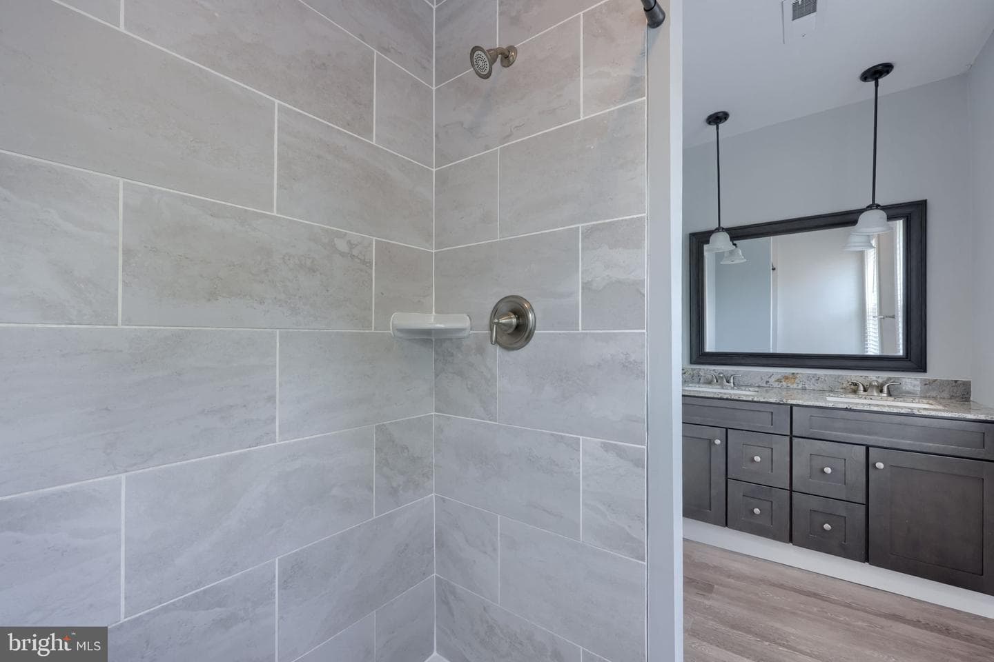 248 E Walnut Street photo 23