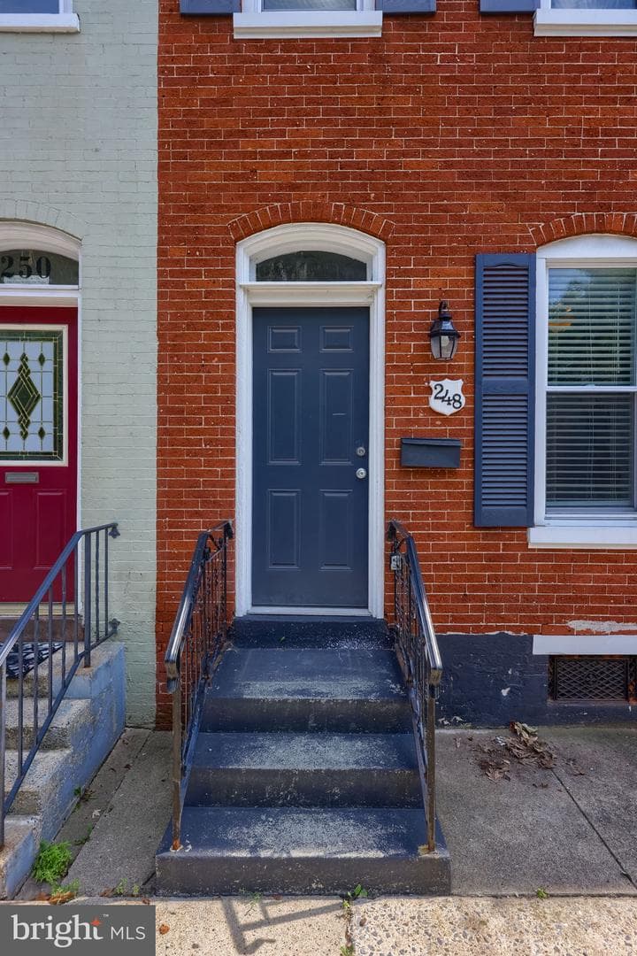 248 E Walnut Street photo 4