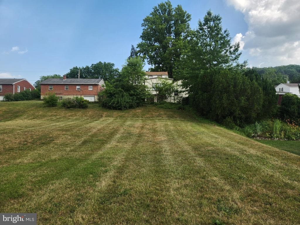 465 Lincoln Avenue photo 4