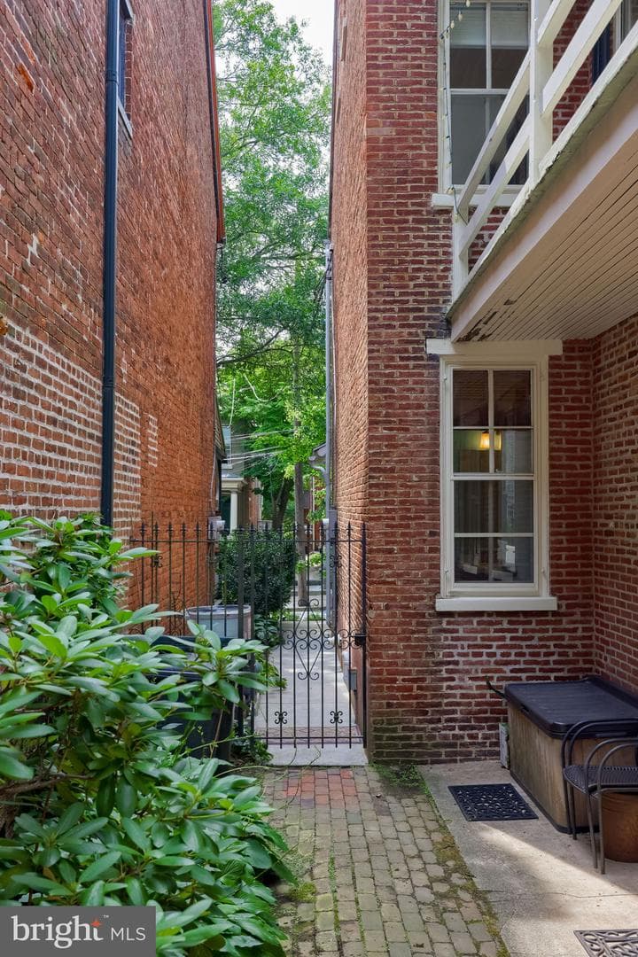 233 N Mary Street photo 5