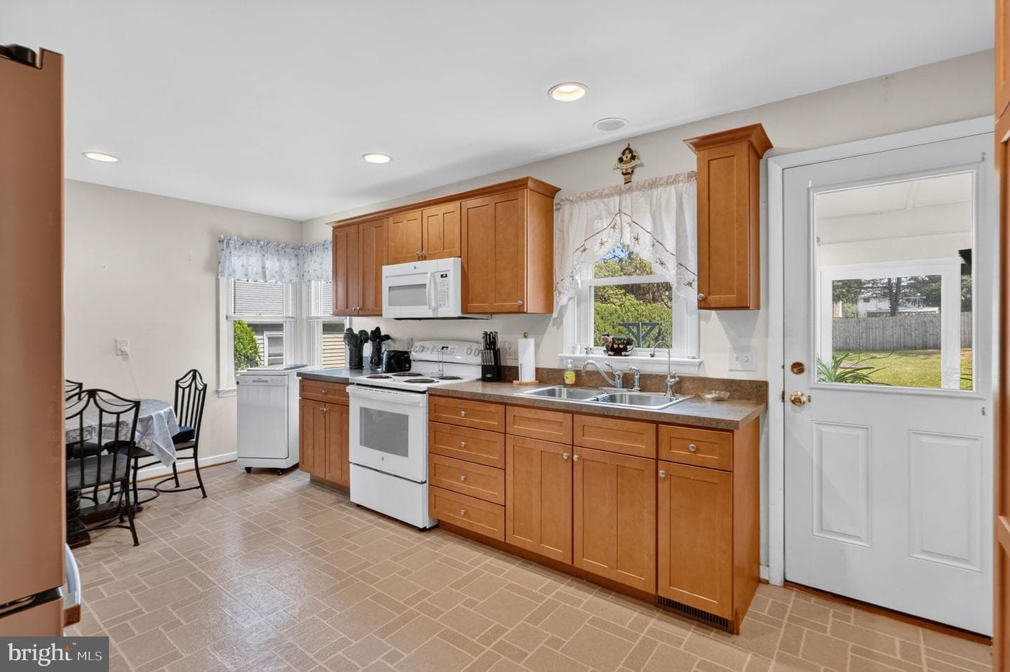 4 Bauer Avenue photo 9