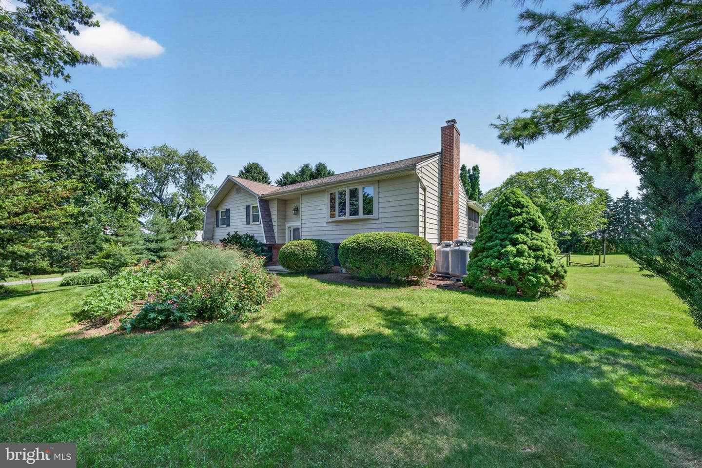 1277 S Colebrook Road photo 3