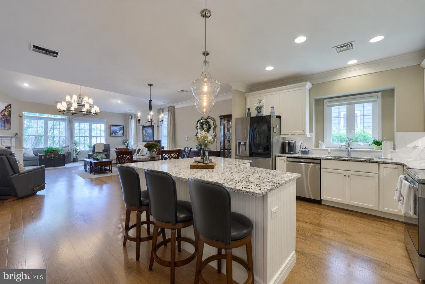 1068 Constitution Drive photo 28