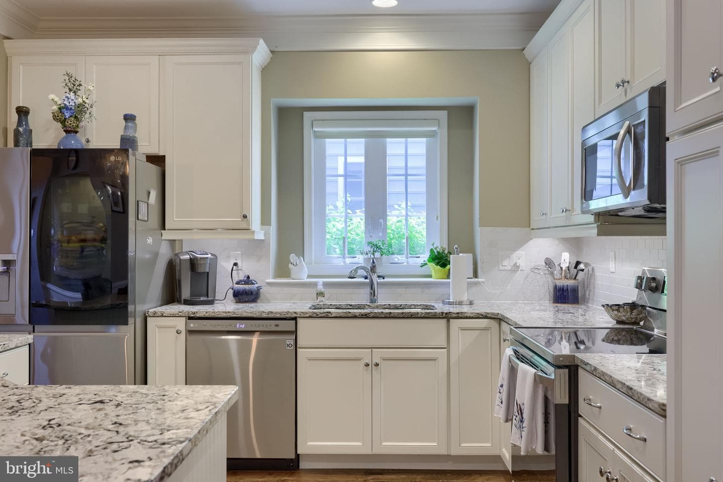 1068 Constitution Drive photo 6