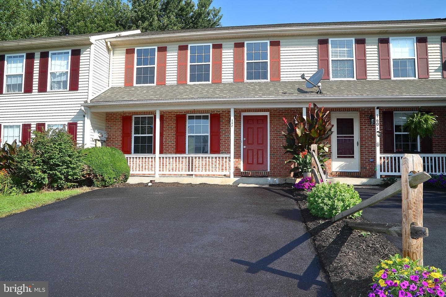 142 Chelmsford Drive photo 2
