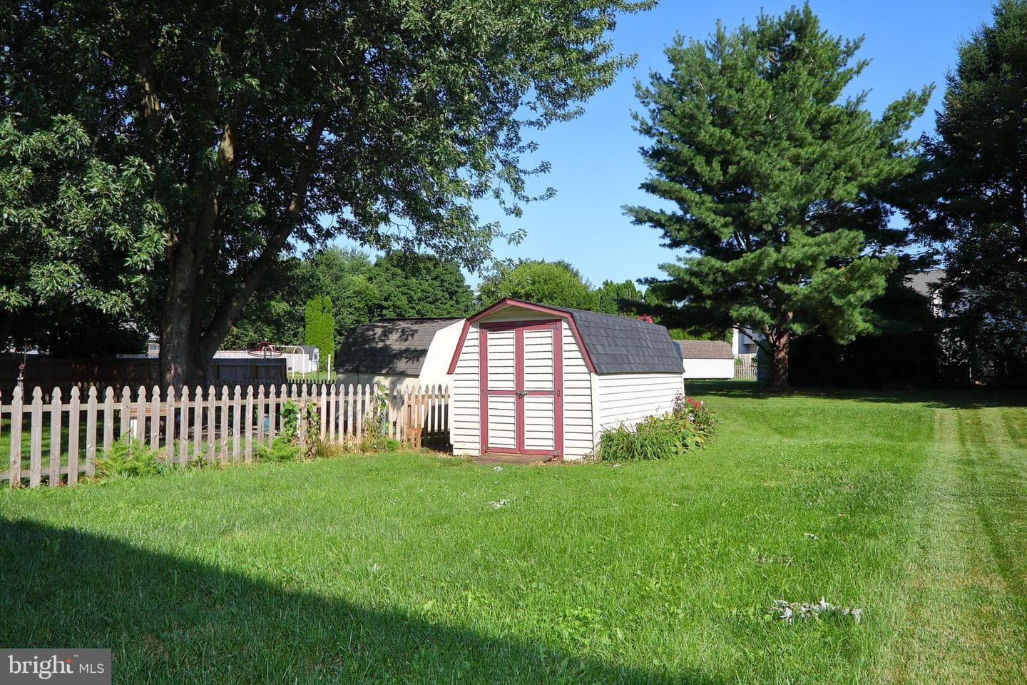 142 Chelmsford Drive photo 4
