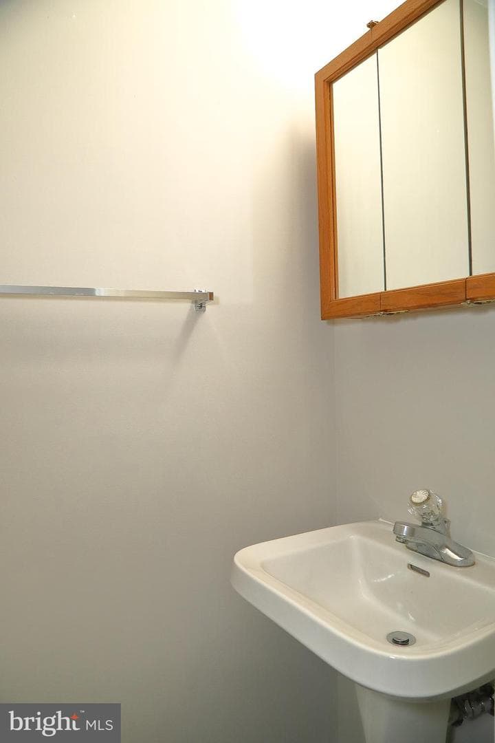 142 Chelmsford Drive photo 5