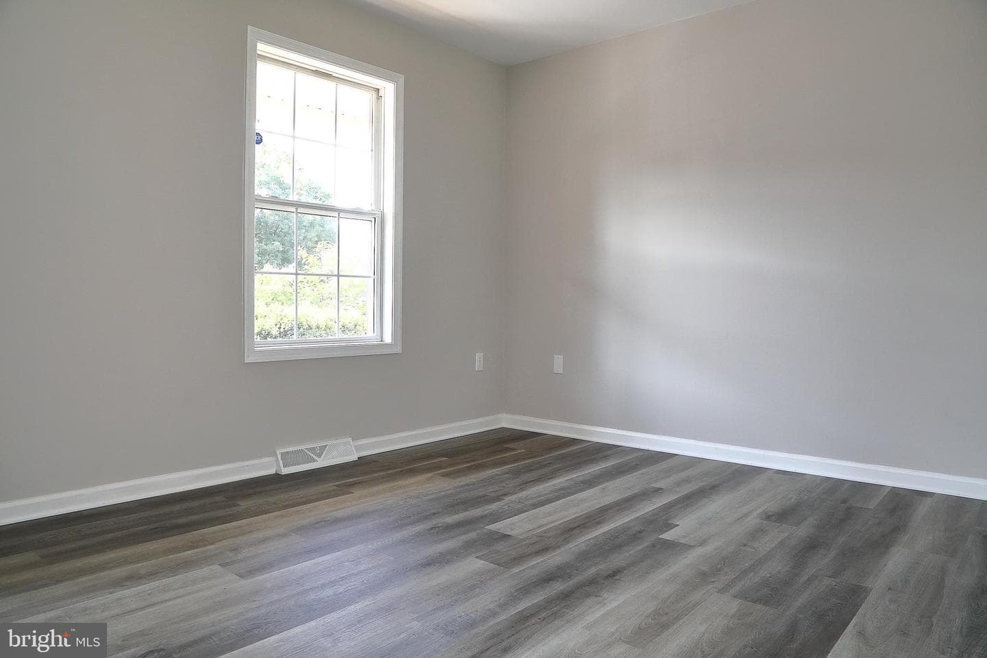 142 Chelmsford Drive photo 6