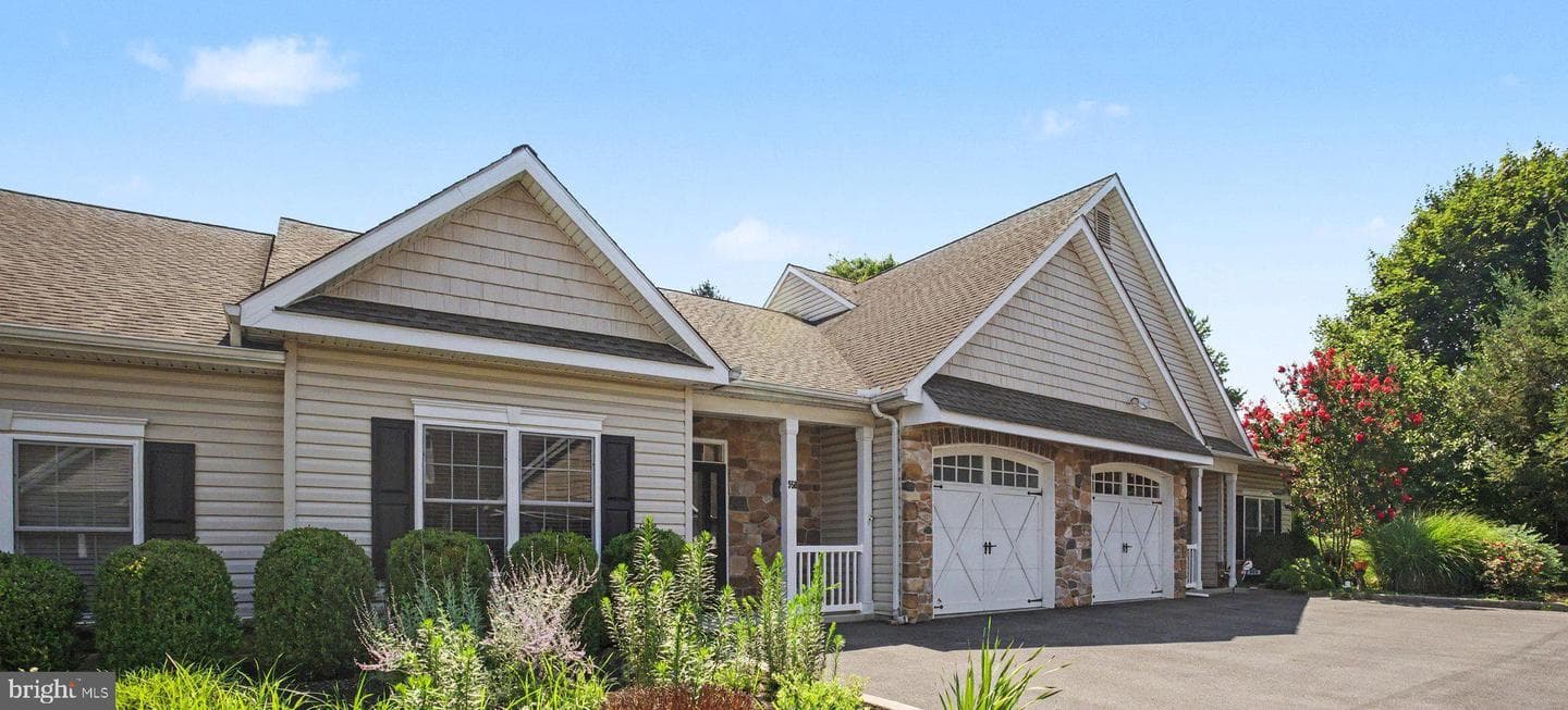 958 Elm Avenue, Lancaster