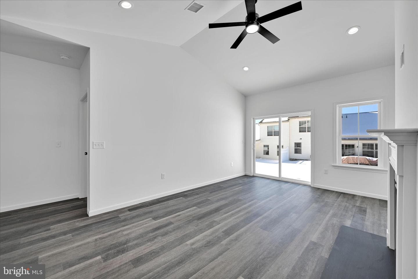 108 Hillard Field photo 5