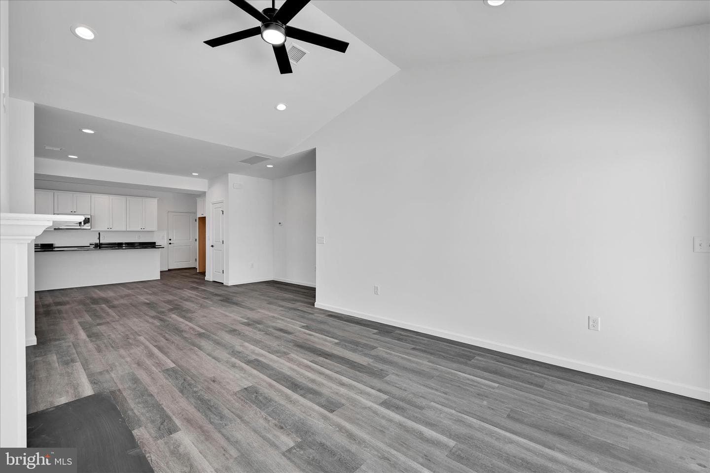 108 Hillard Field photo 6