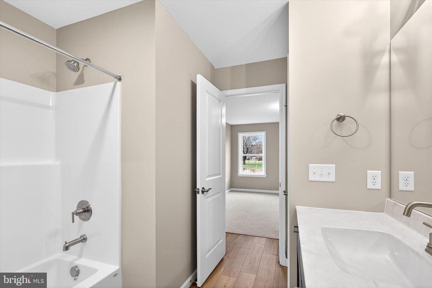106 Hillard Field photo 38