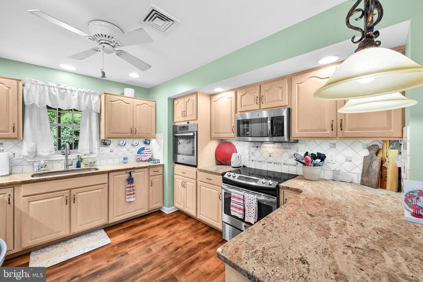 1066 Cambridge Drive photo 15