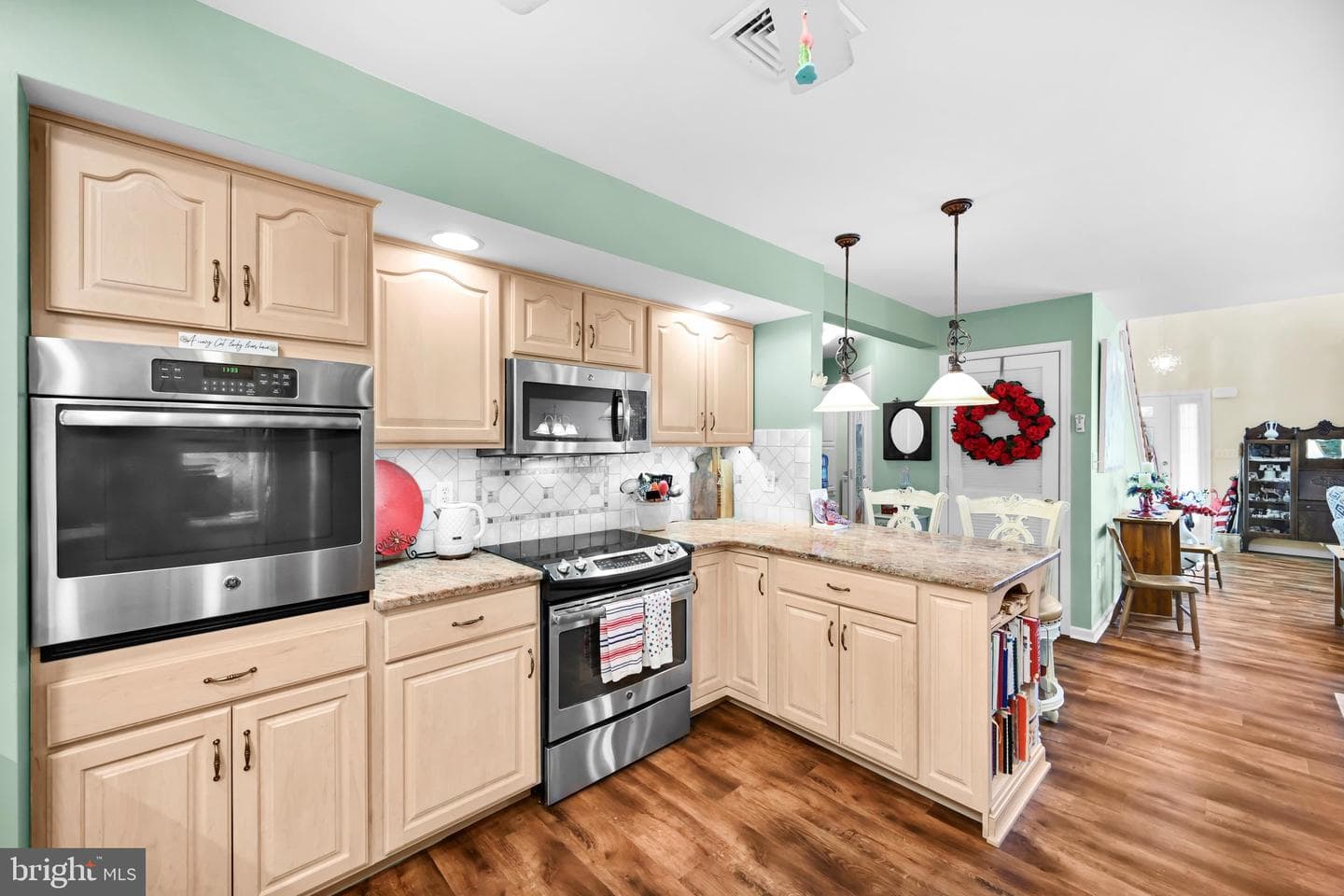 1066 Cambridge Drive photo 17
