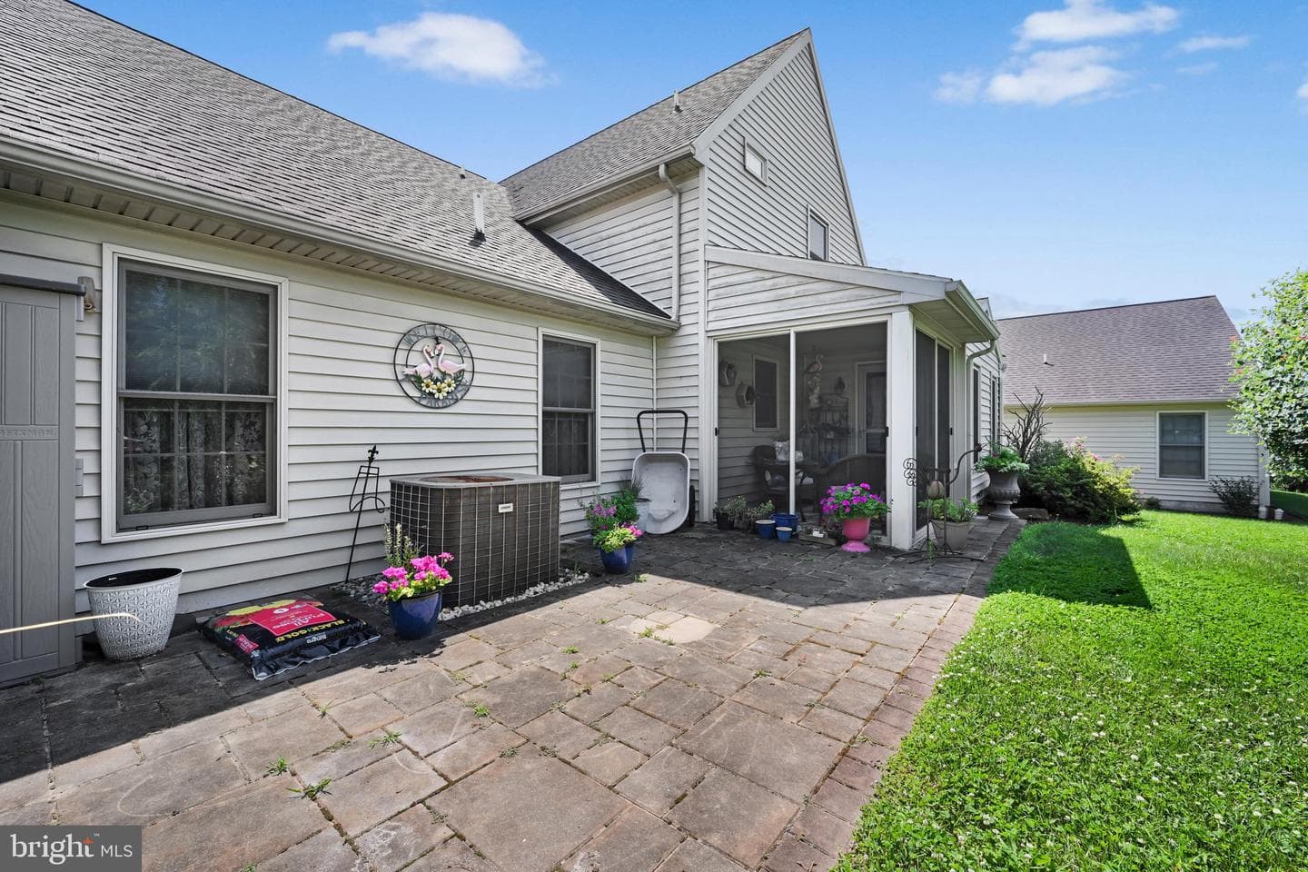 1066 Cambridge Drive photo 34
