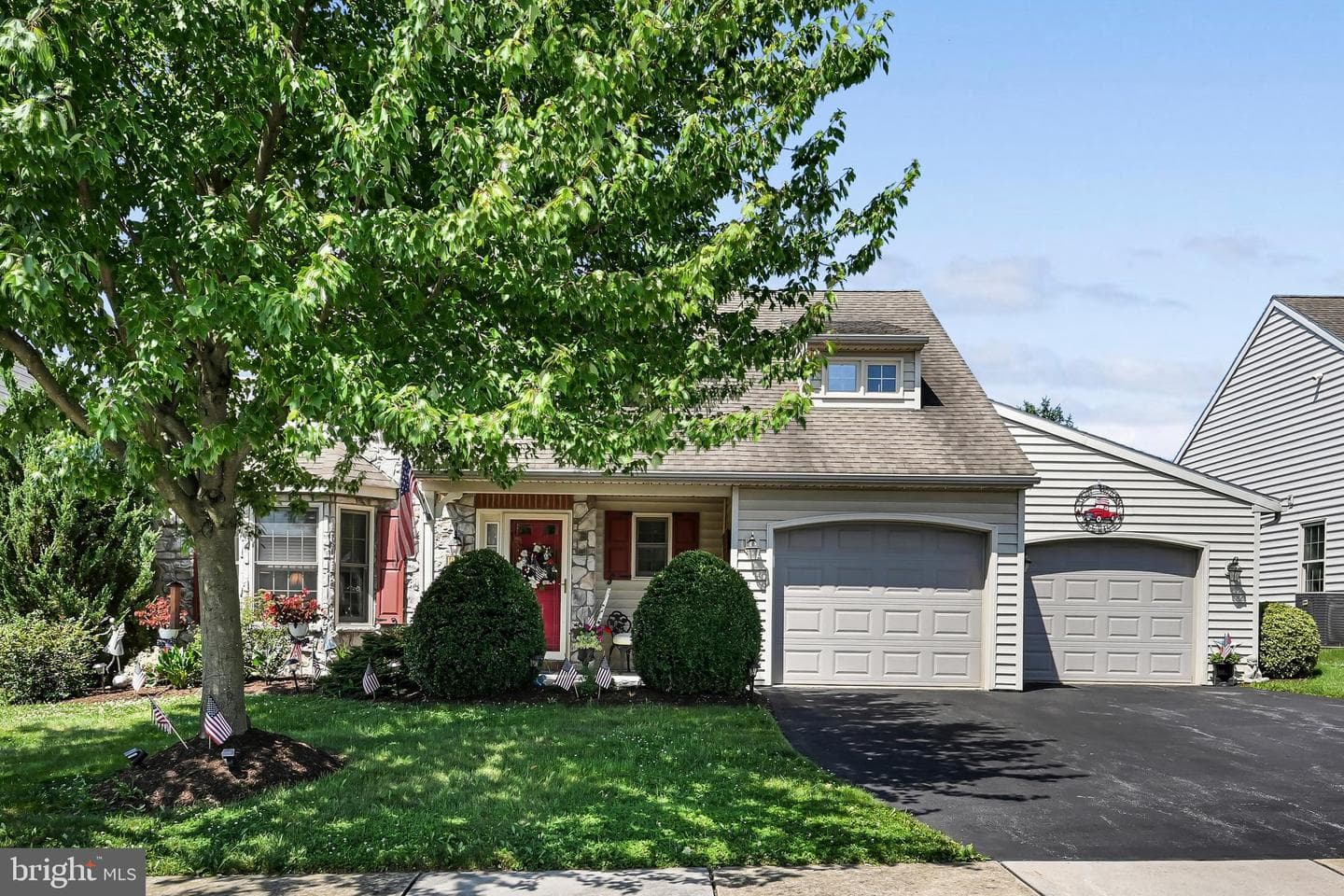 1066 Cambridge Drive photo 4