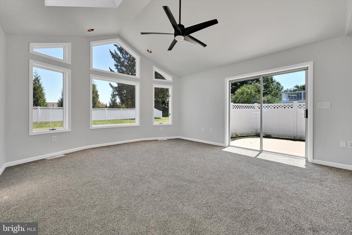 143 S Oak Street photo 10