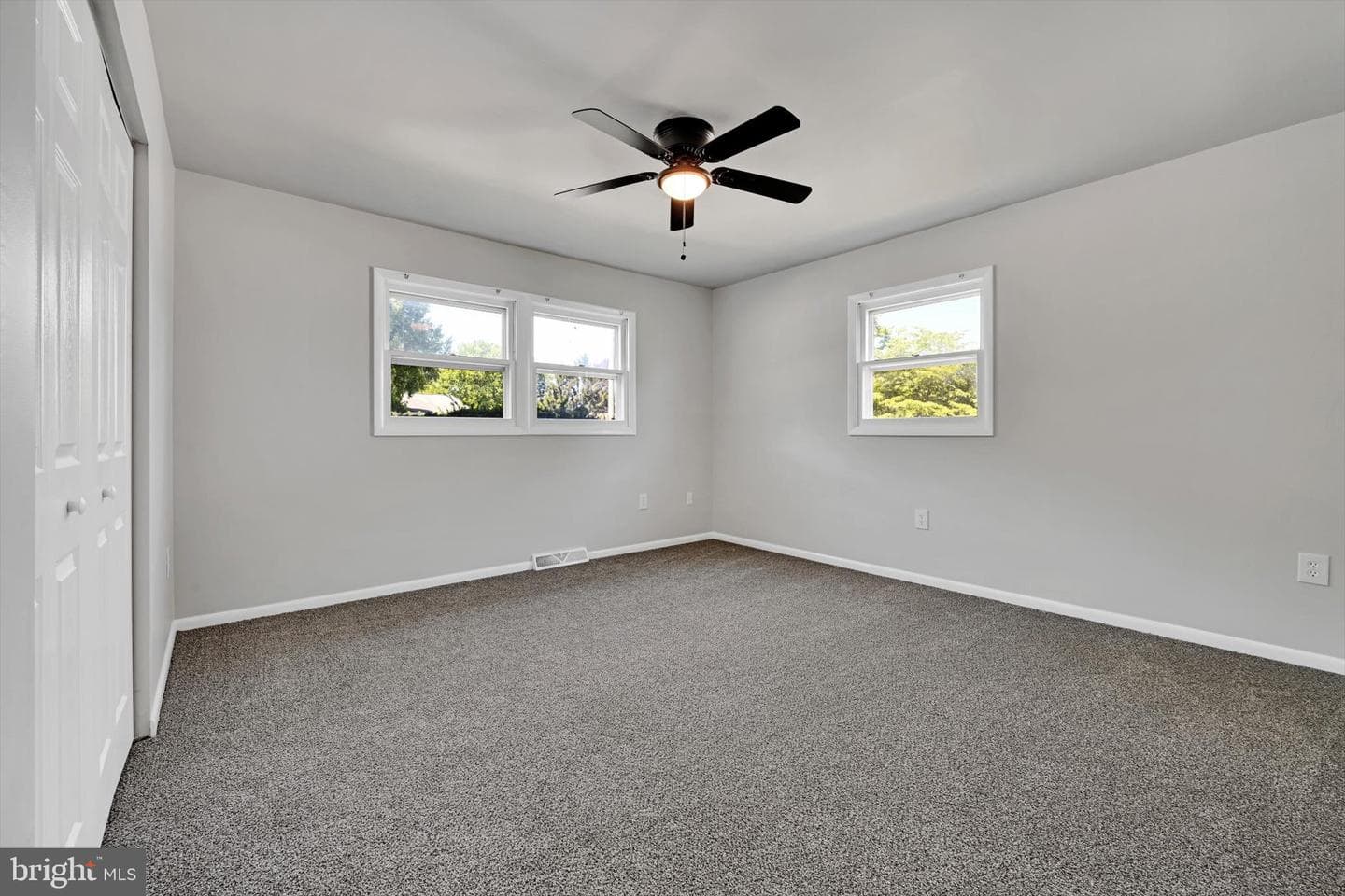 143 S Oak Street photo 11