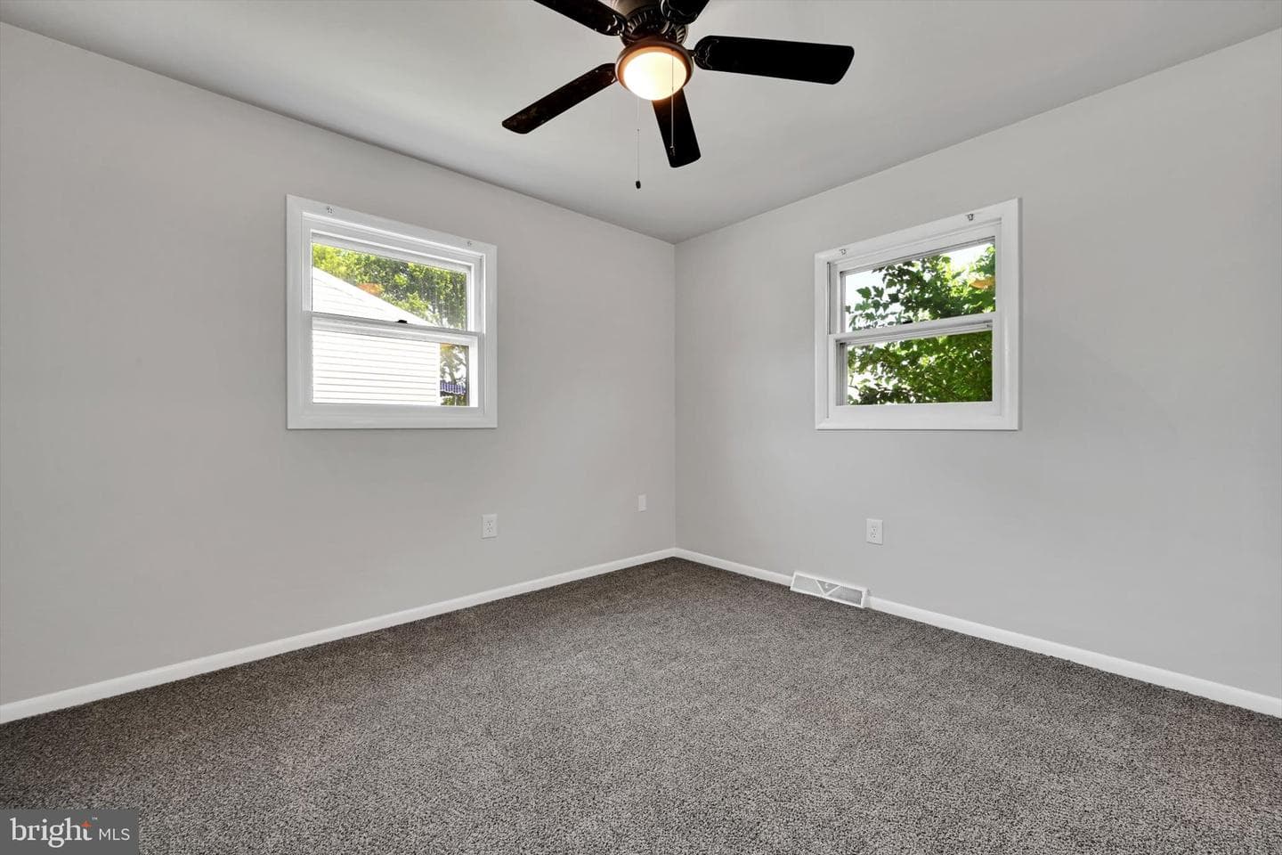 143 S Oak Street photo 12