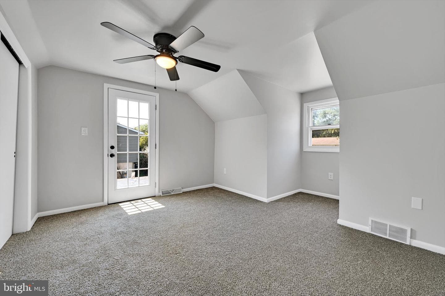 143 S Oak Street photo 16