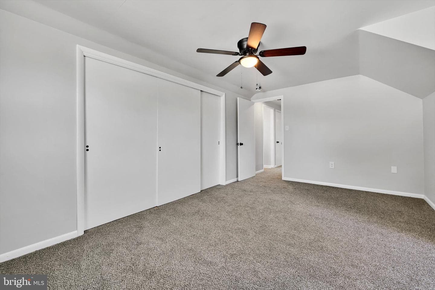 143 S Oak Street photo 17