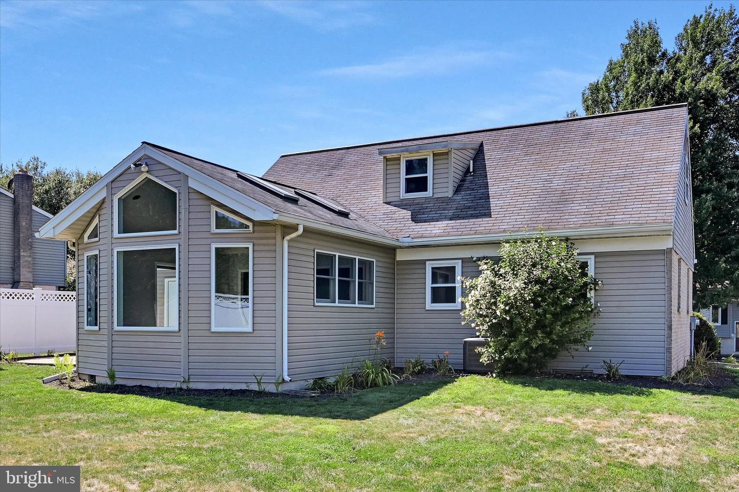 143 S Oak Street photo 24