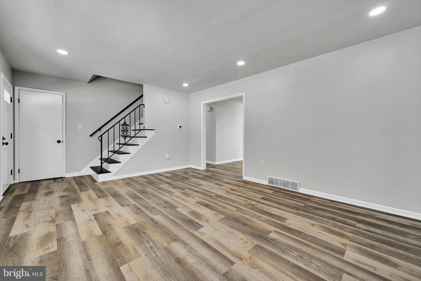 143 S Oak Street photo 5