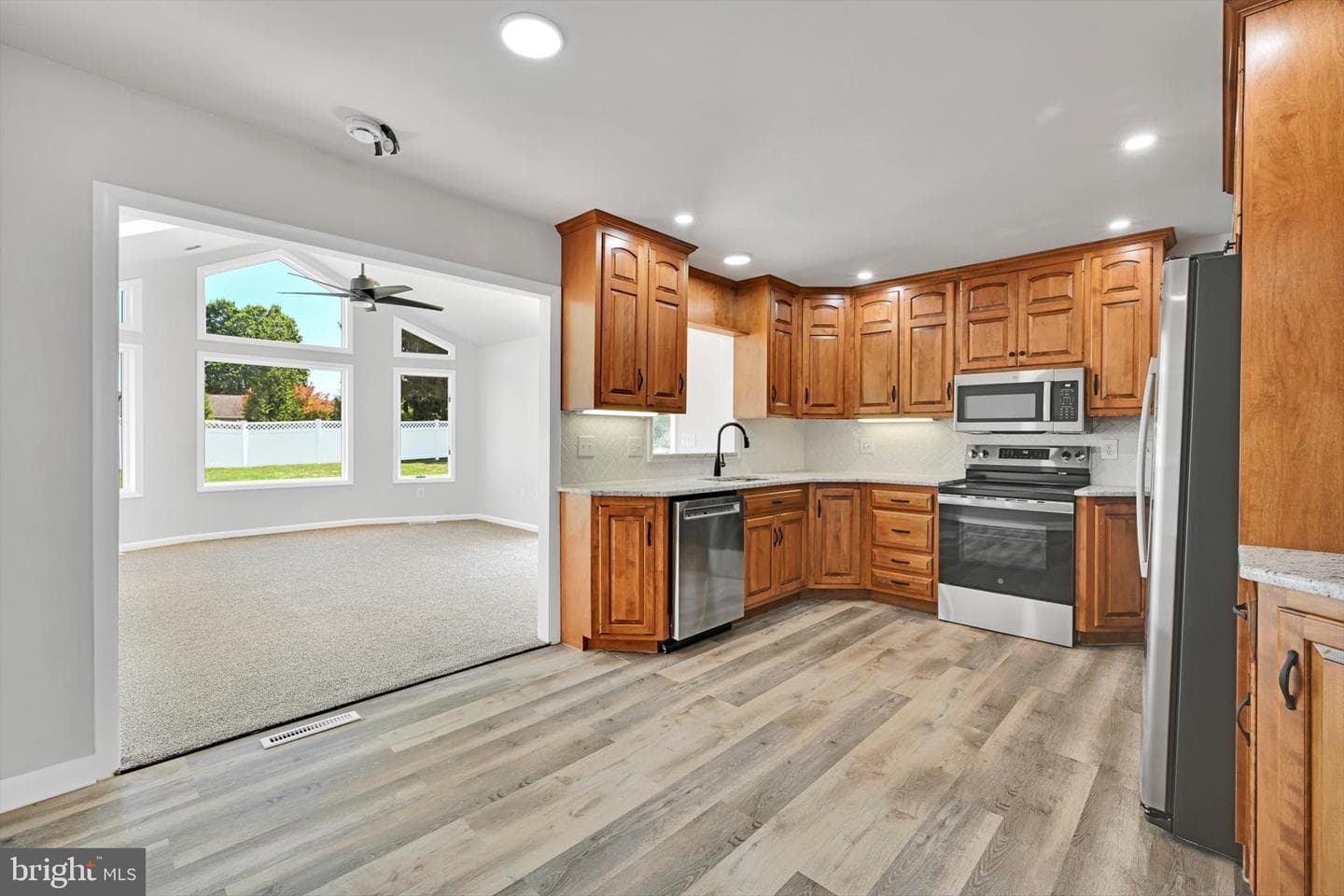 143 S Oak Street photo 7