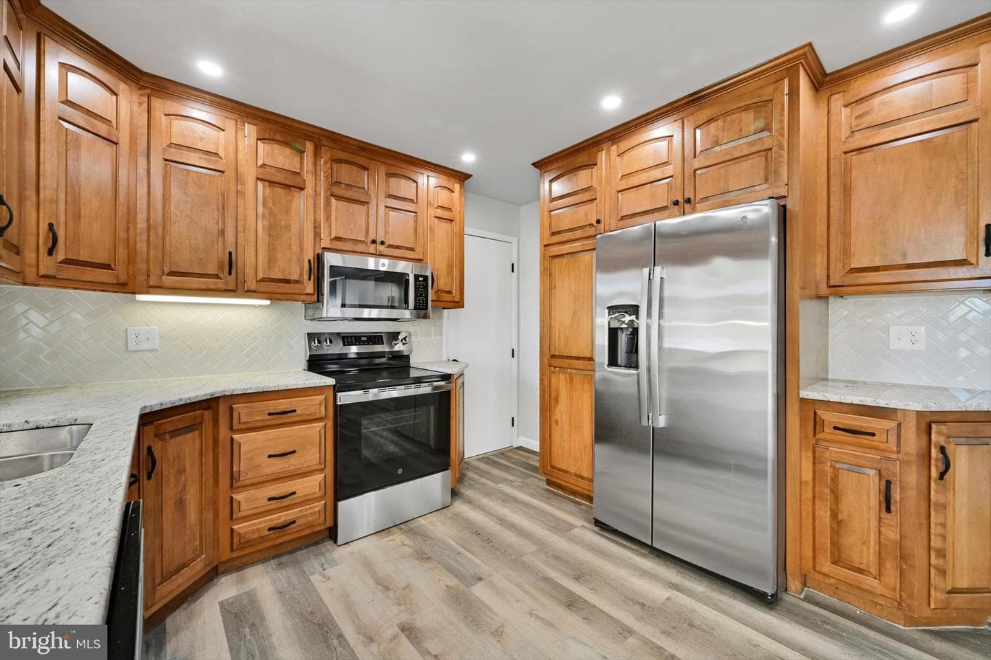 143 S Oak Street photo 8