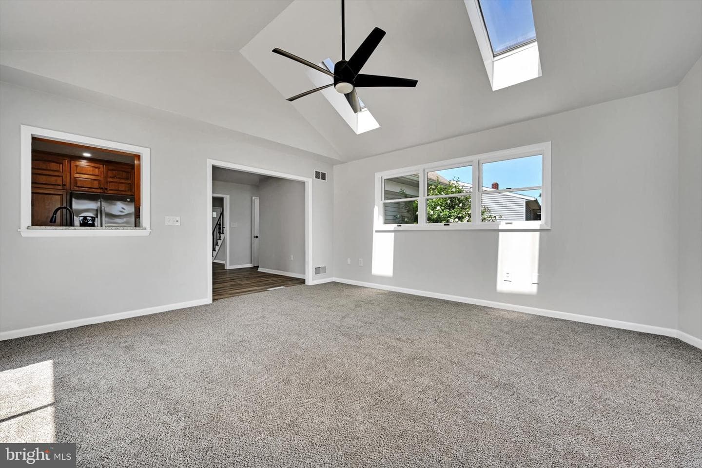 143 S Oak Street photo 9