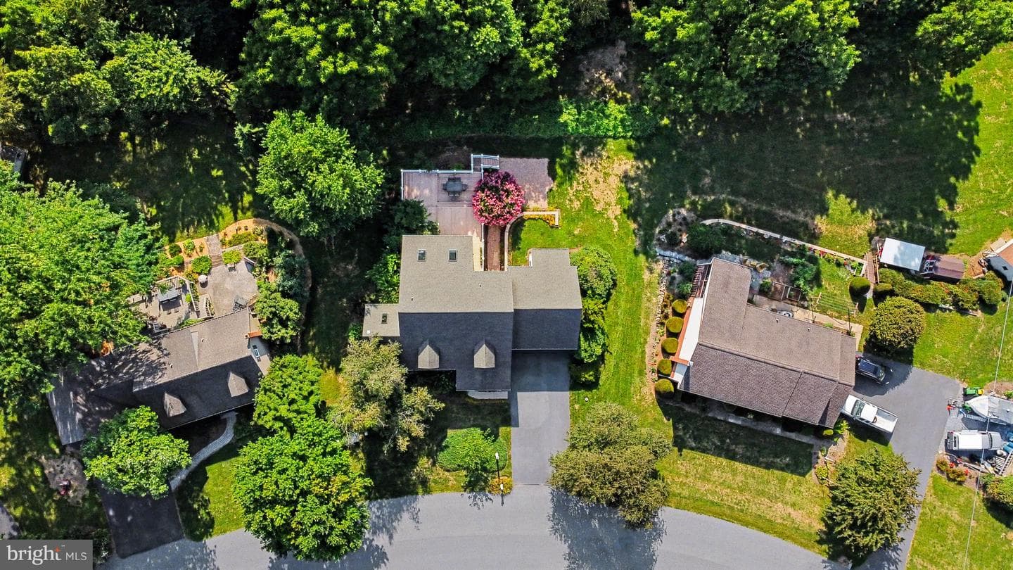 519 Colonial Crescent Drive photo 40