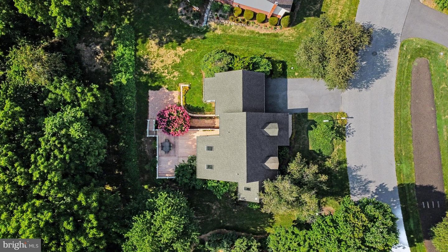519 Colonial Crescent Drive photo 41